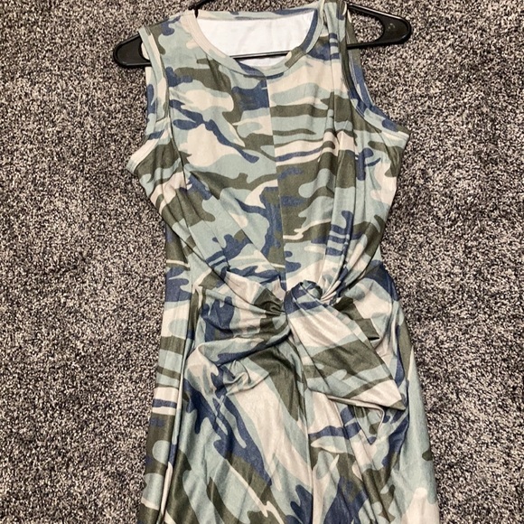 Never worn dress - Picture 2 of 3